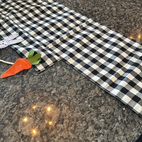 Easter checkered table or mantel runner EUC - Picture 6 of 10